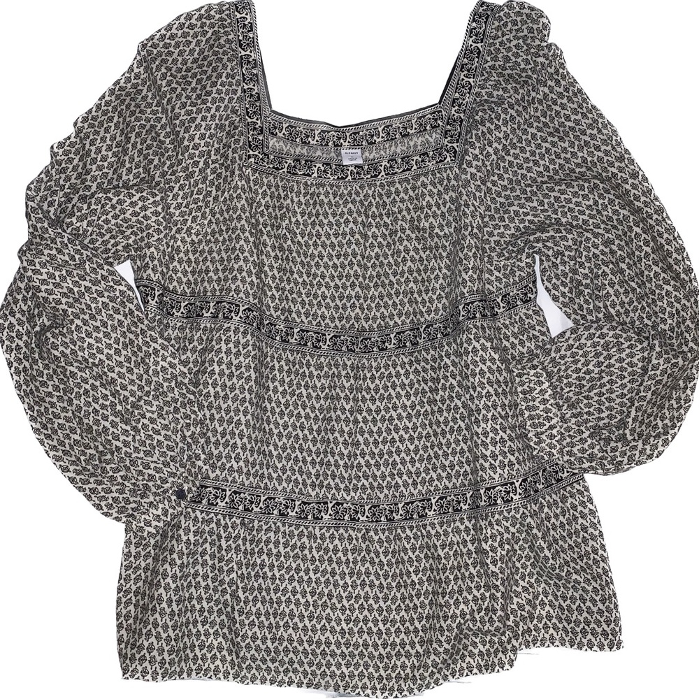 Old Navy Women’s blouse Size Medium